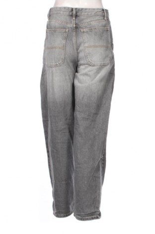 Γυναικείο Τζίν Bershka, Μέγεθος M, Χρώμα Γκρί, Τιμή 18,99 €
