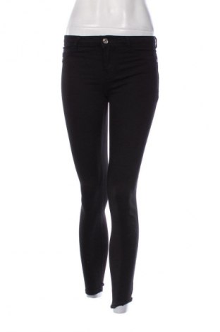Damskie jeansy Bershka, Rozmiar S, Kolor Czarny, Cena 38,99 zł