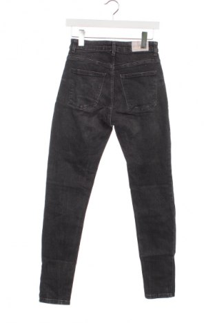 Дамски дънки Bershka, Размер XS, Цвят Сив, Цена 10,99 лв.