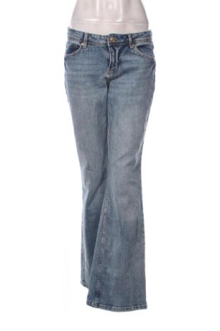 Γυναικείο Τζίν Bershka, Μέγεθος M, Χρώμα Μπλέ, Τιμή 18,99 €
