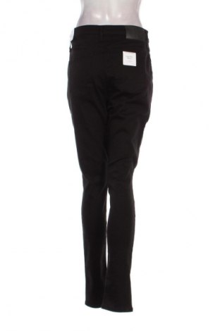 Dámske džínsy  Calvin Klein Jeans, Veľkosť M, Farba Čierna, Cena  62,95 €