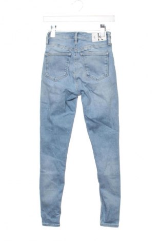 Дамски дънки Calvin Klein Jeans, Размер XXS, Цвят Син, Цена 68,99 лв.