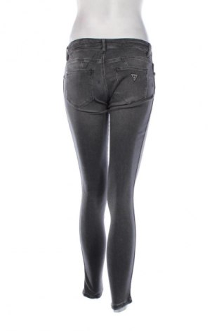 Damen Jeans Guess, Größe M, Farbe Grau, Preis 102,99 €