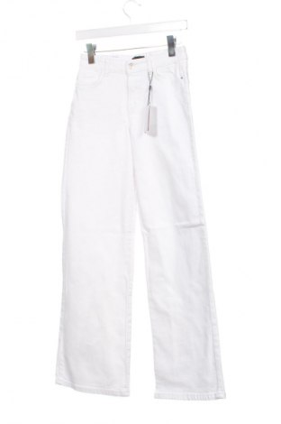 Női farmernadrág Pieces, Méret XS, Szín Fehér, Ár 20 769 Ft