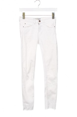 Дамски дънки Pull&Bear, Размер XS, Цвят Бял, Цена 26,99 лв.