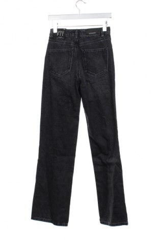 Дамски дънки Stradivarius, Размер XS, Цвят Черен, Цена 54,15 лв.