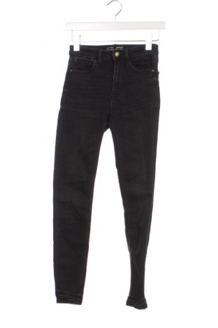 Dámske džínsy  Stradivarius, Veľkosť XS, Farba Čierna, Cena  16,95 €