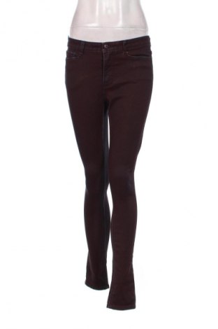 Damskie jeansy Vero Moda, Rozmiar S, Kolor Czerwony, Cena 44,99 zł