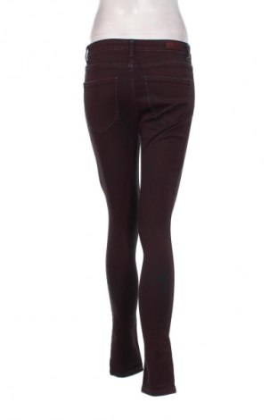 Damskie jeansy Vero Moda, Rozmiar S, Kolor Czerwony, Cena 44,99 zł