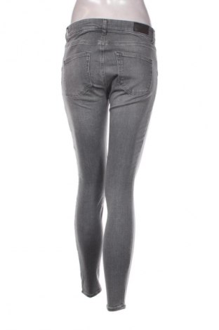 Női farmernadrág Vero Moda, Méret M, Szín Szürke, Ár 20 769 Ft