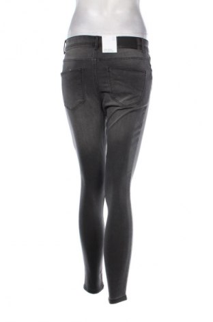Дамски дънки Vero Moda, Размер M, Цвят Сив, Цена 66,99 лв.