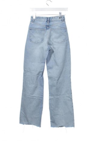 Дамски дънки Zara, Размер XS, Цвят Син, Цена 31,41 лв.
