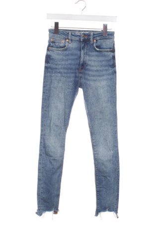 Damskie jeansy Zara, Rozmiar S, Kolor Niebieski, Cena 63,31 zł