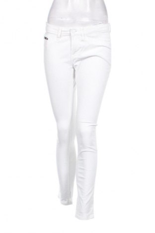 Дамски джинси Calvin Klein Jeans, Размер M, Цвят Бял, Цена 82,00 лв.