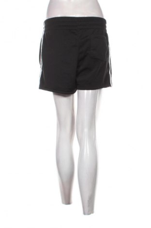 Damskie szorty Adidas, Rozmiar S, Kolor Kolorowy, Cena 63,99 zł