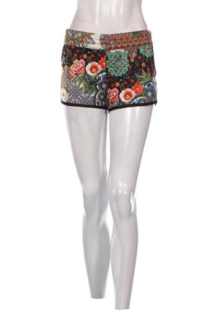 Pantaloni scurți de femei Adidas Originals, Mărime S, Culoare Multicolor, Preț 115,99 Lei