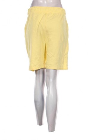 Pantaloni scurți de femei Bershka, Mărime M, Culoare Galben, Preț 45,99 Lei