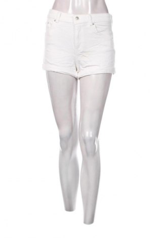 Pantaloni scurți de femei Bershka, Mărime S, Culoare Alb, Preț 48,99 Lei
