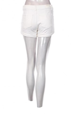 Pantaloni scurți de femei Bershka, Mărime S, Culoare Alb, Preț 48,99 Lei