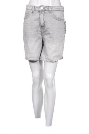 Pantaloni scurți de femei C&A, Mărime M, Culoare Gri, Preț 90,42 Lei