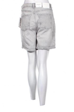 Pantaloni scurți de femei C&A, Mărime M, Culoare Gri, Preț 90,42 Lei