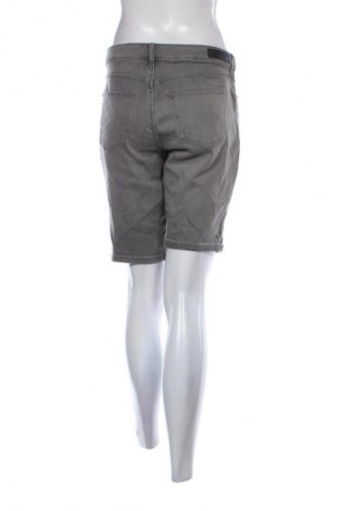 Damen Shorts Calvin Klein Jeans, Größe M, Farbe Grau, Preis € 25,99