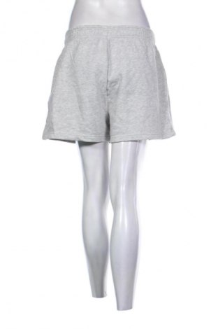 Dámské kraťasy  Gina Tricot, Velikost M, Barva Šedá, Cena  179,00 Kč