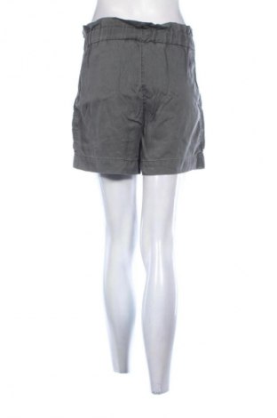 Damskie szorty H&M, Rozmiar S, Kolor Zielony, Cena 44,77 zł