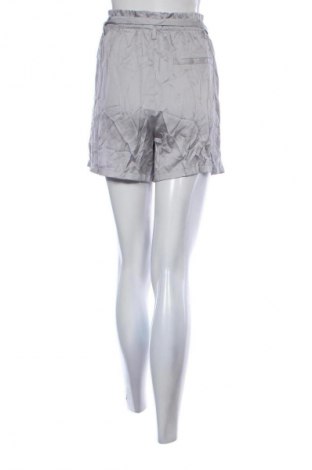 Pantaloni scurți de femei H&M L.O.G.G., Mărime M, Culoare Gri, Preț 48,99 Lei