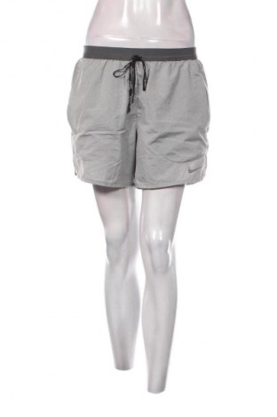 Damen Shorts Nike, Größe M, Farbe Grau, Preis 20,99 €