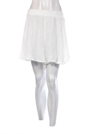 Pantaloni scurți de femei Pretty Little Thing, Mărime XL, Culoare Alb, Preț 79,99 Lei