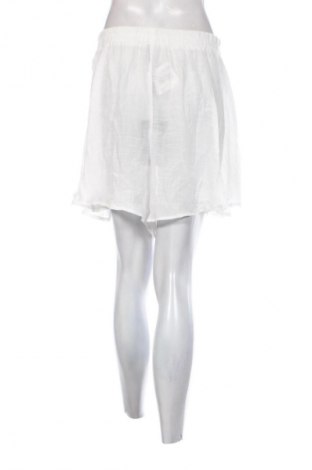 Pantaloni scurți de femei Pretty Little Thing, Mărime XL, Culoare Alb, Preț 79,99 Lei