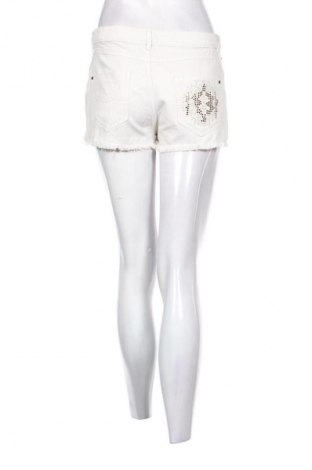 Pantaloni scurți de femei Pull&Bear, Mărime S, Culoare Alb, Preț 85,00 Lei