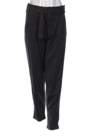 Damenhose Bershka, Größe M, Farbe Mehrfarbig, Preis 13,99 €