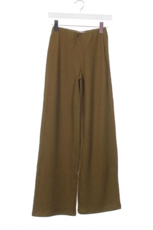 Дамски панталон Bershka, Размер XS, Цвят Зелен, Цена 39,99 лв.
