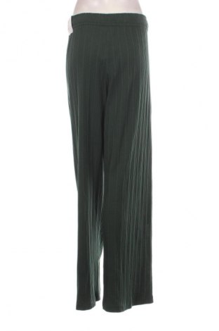 Damenhose Nike, Größe L, Farbe Grün, Preis 63,43 €