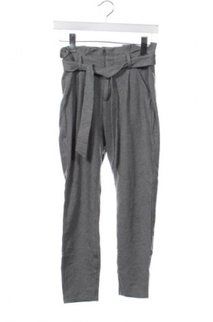Дамски панталон Vero Moda, Размер XS, Цвят Сив, Цена 9,99 лв.
