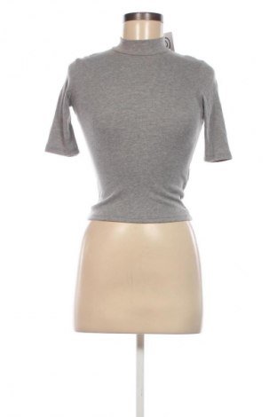 Helancă de femei Bershka, Mărime S, Culoare Gri, Preț 40,99 Lei