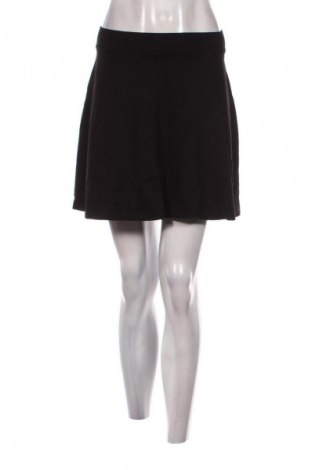 Пола H&M Divided, Размер S, Цвят Черен, Цена 8,99 лв.