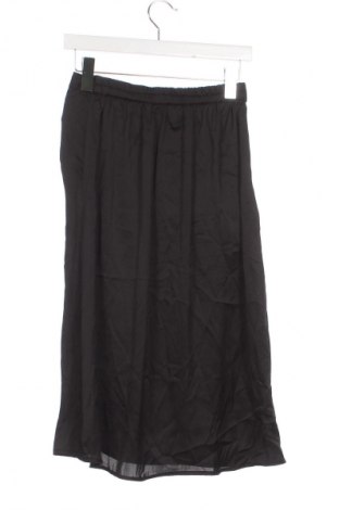 Пола Vero Moda, Размер XS, Цвят Черен, Цена 15,99 лв.