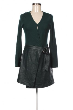 Ruha Bershka, Méret M, Szín Zöld, Ár 7 879 Ft