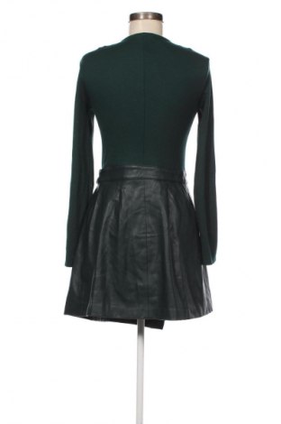Ruha Bershka, Méret M, Szín Zöld, Ár 7 879 Ft