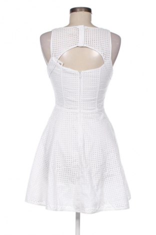Kleid Guess, Größe S, Farbe Weiß, Preis 48,73 €