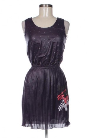 Kleid London, Größe S, Farbe Lila, Preis 23,03 €