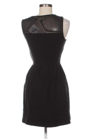 Sukienka ONLY, Rozmiar M, Kolor Czarny, Cena 88,99 zł