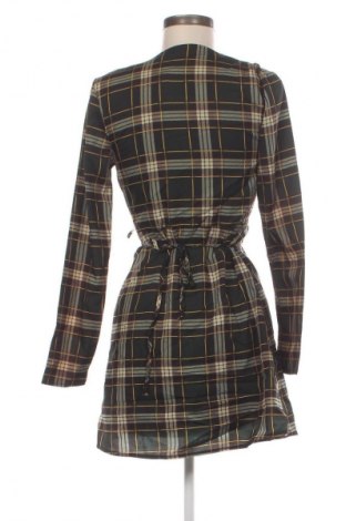 Kleid Pretty Little Thing, Größe M, Farbe Mehrfarbig, Preis 20,99 €