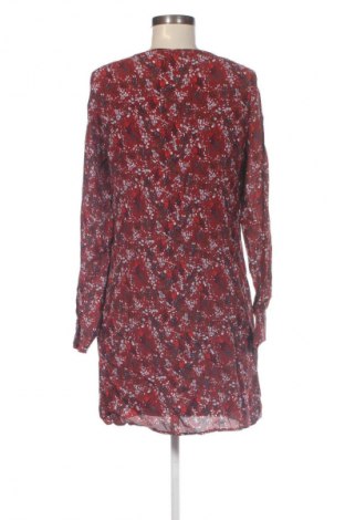 Рокля Vero Moda, Размер S, Цвят Многоцветен, Цена 27,99 лв.