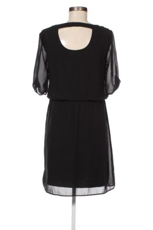 Рокля Vero Moda, Размер M, Цвят Черен, Цена 27,99 лв.