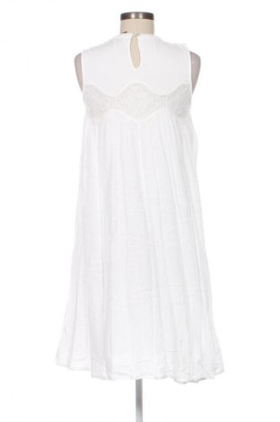 Рокля Vero Moda, Размер S, Цвят Бял, Цена 27,99 лв.