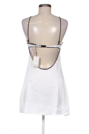 Rochie Zara, Mărime M, Culoare Alb, Preț 129,64 Lei